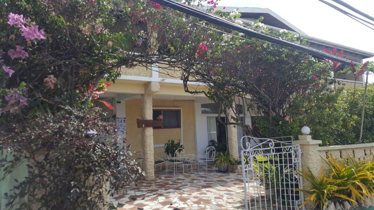 Rainbow Inn Grenville Exterior photo